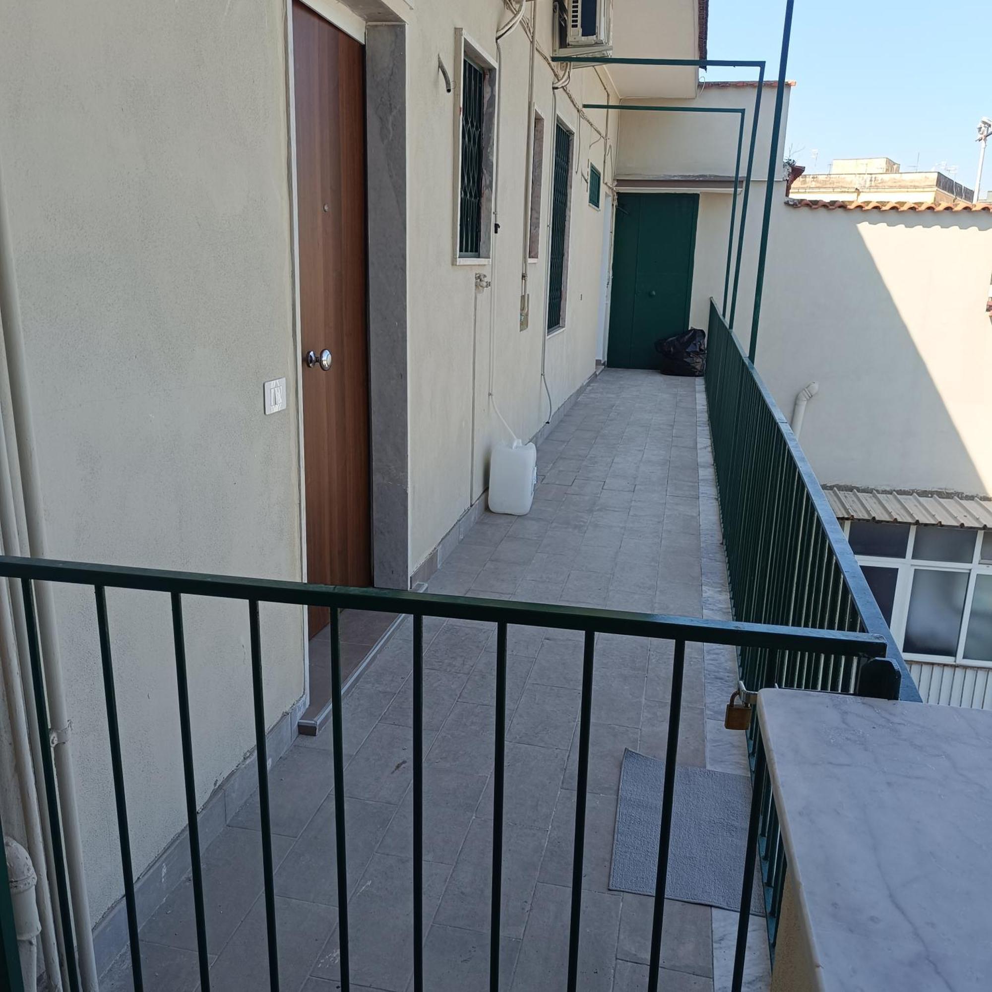Fly Zone Naples Panzió Kültér fotó